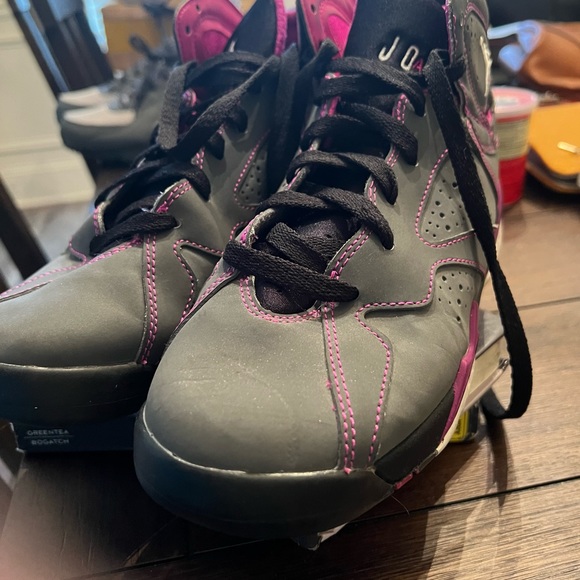 Retro 7 Jordan Valentine’s Day - Picture 4 of 5